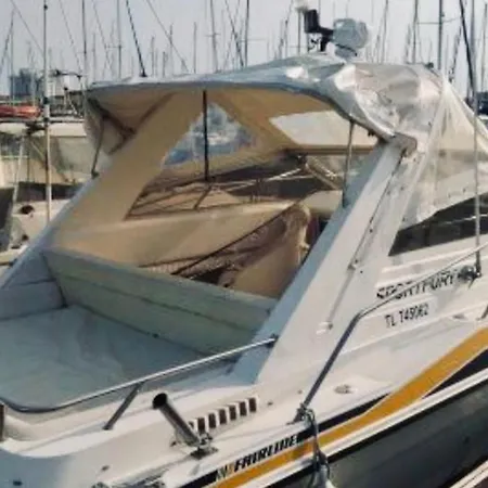 Bateau A Quai La Rochelle (Charente-Maritime)